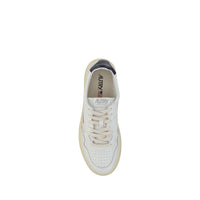 Autry 01 Low Sneakers