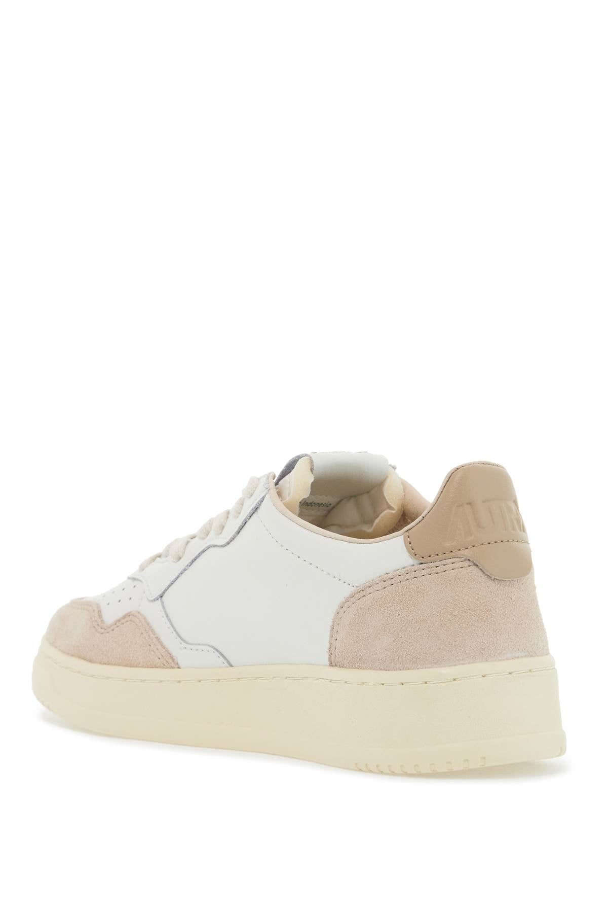 Autry leather medalist low sneakers